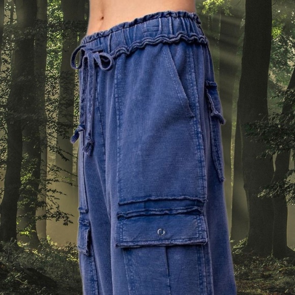 EASEL “Feeling Good Cargos” Mineral Washed Flared Leg, Raw Seams & Hems, Pockets - Picture 3 of 16